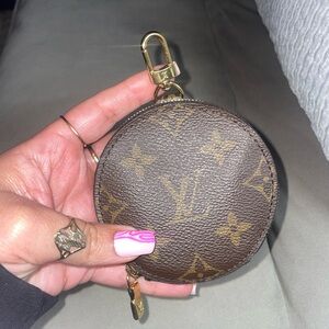 Louis Vuitton Monogram Round Coin Case in Brown with Gold Hardware